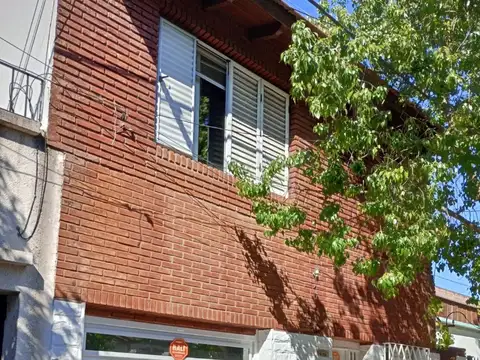 CASA DE 3 DORMITORIOS - VENTA