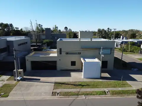 Casa en Venta en San Nicolas de los Arroyos, USD 350.000