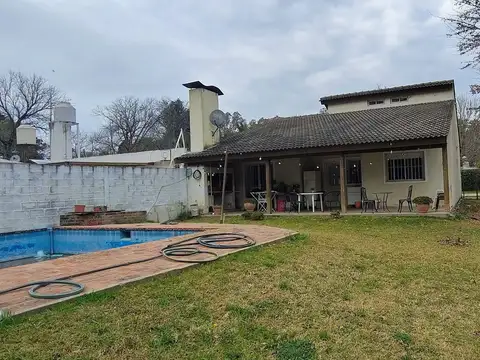 VENTA CASA 3 AMBIENTES, JARDÍN, PILETA, ESCOBAR