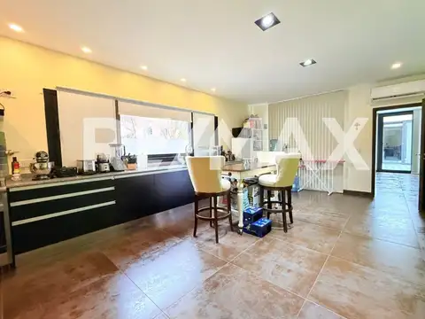 Casa 7 ambientes con 3 baños