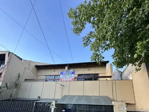 PH 2 AMB. 1º PISO POR ESCALERA AL FRENTE CON PATIO Y BCON TERRAZA VISTA ABIERTA