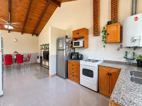 Casa en juan manuel de rosas  al 2900 - Pueblo esther