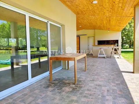 Casa en Venta con 2 cocheras
