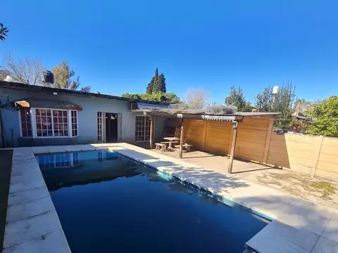 VENTA CASA PILETA LOTE 300 MTS JOSE C PAZ