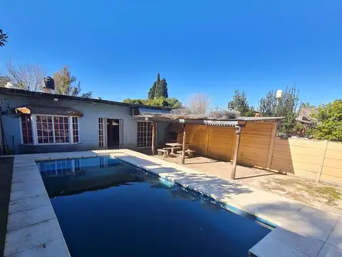 Casa en Venta con 3 cocheras