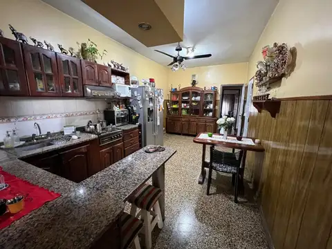 Casa en Venta con 6 cocheras