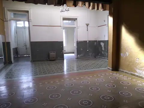 La Rioja 681 hermosa casa Antigua ideal emprendimiento 2 plantas