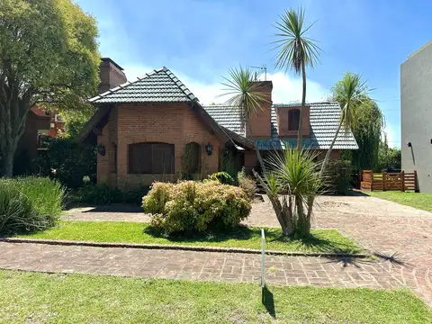  Casa En Venta de 4 Ambientes en Club de Campo El Carmen Barrio Cerrado Hudson