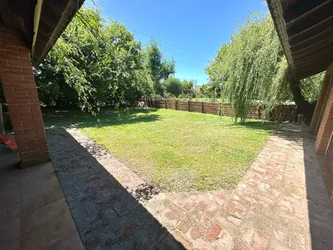 Casa 4 ambientes con 2 baños