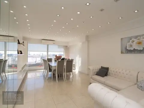 Venta. 3 ambientes con Amenities. Montes de Oca y Martin Garcia
