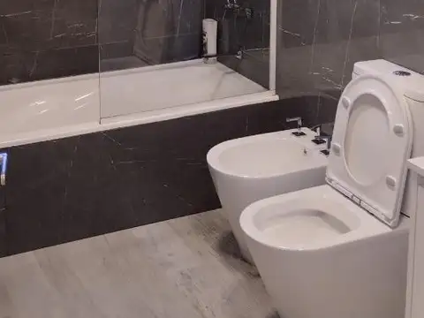 Casa 7 ambientes con 2 baños
