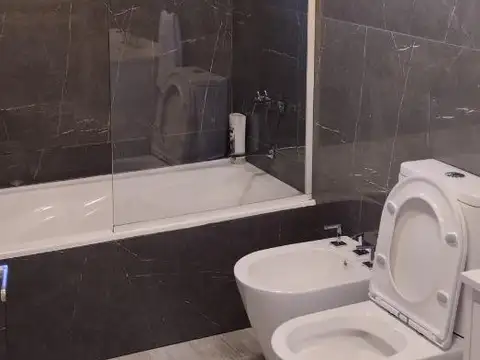 Casa 7 ambientes con 2 baños