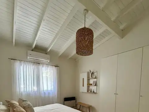 Casa en Alquiler con 1 cochera