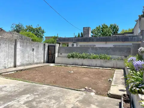 VENTA PH 3 AMBIENTES C/PATIO + 2 LOCALES PROPIOS