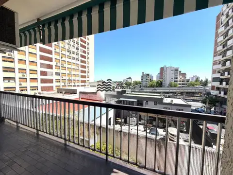 DEPARTAMENTO DE 3 AMBIENTES CON COCHERA EN RAMOS MEJIA CENTRO