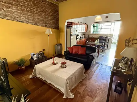 Montevideo 5400 - Casa en venta de dos dormitorios APTO CRÉDITO - Rosario, Azcuénaga