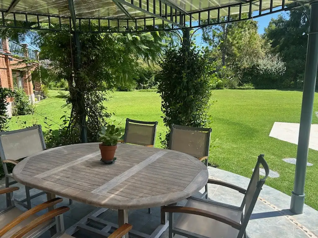 Casa en Venta en Abril Club De Campo