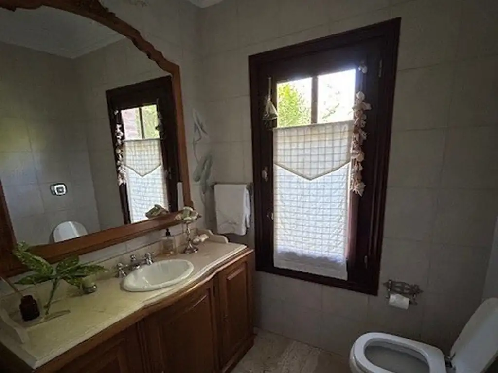 Casa en Abril Club De Campo de 4 dormitorios