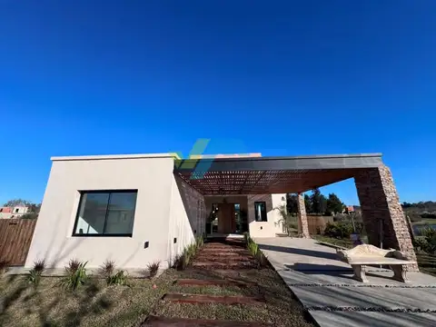Casa 5 ambientes con 2 baños