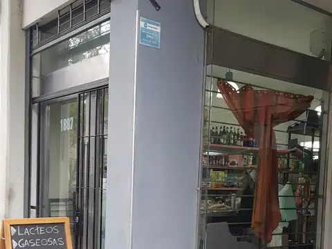 Local frente vidriado - Semi nuevo