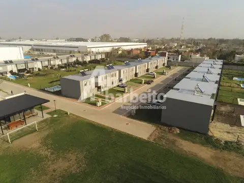Casa en Alquiler con 1 cochera