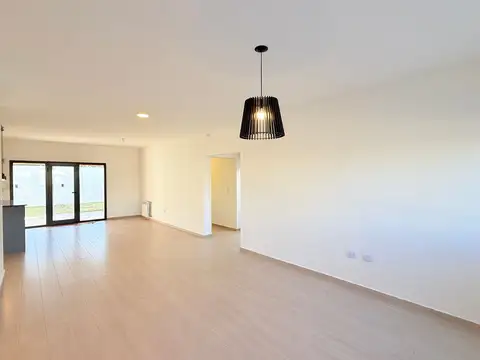 Casa 4 ambientes con 3 baños