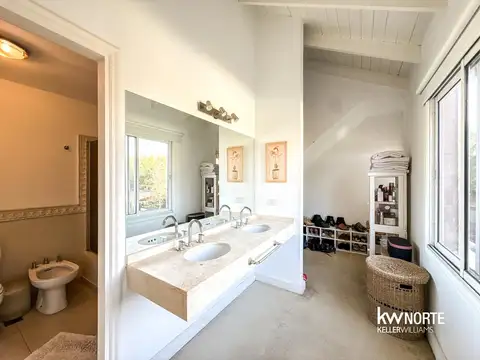 Casa en Venta con 5 cocheras