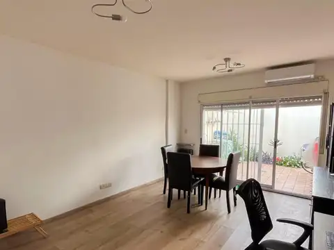 Depto Tipo Casa 3 ambientes con 2 baños