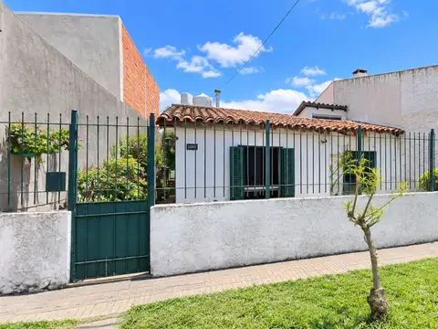 CASA 4 AMB C/ FONDO LIBRE LOTE PROPIO APTO CRÉDITO