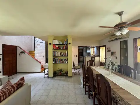 Casa en Venta con 2 cocheras