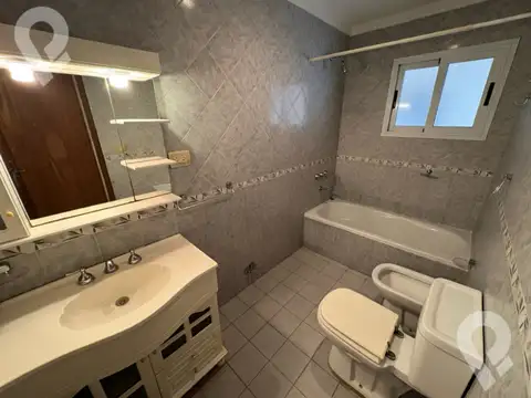 Casa 6 ambientes con 4 baños