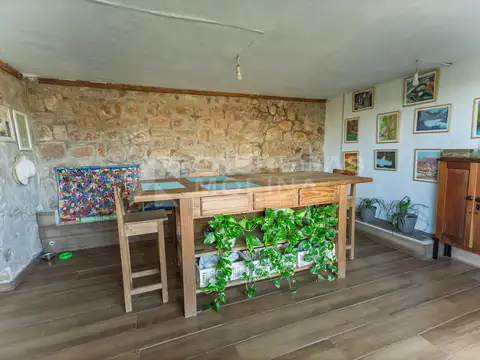 Casa 4 ambientes con 2 baños