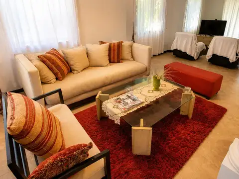 Casa 6 ambientes con 4 baños