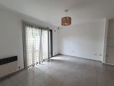 Depto Tipo Casa 4 ambientes con 1 baño