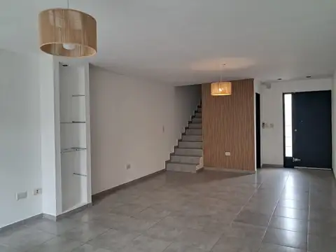 Depto Tipo Casa en Venta con 1 cocheras