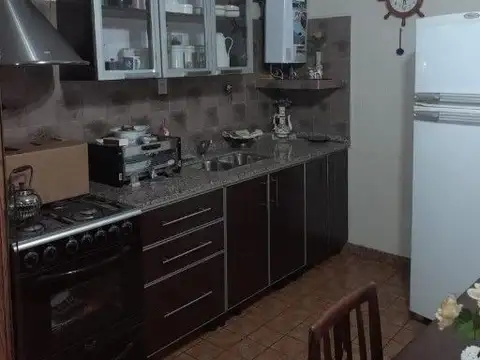 Casa 2 ambientes con 2 baños