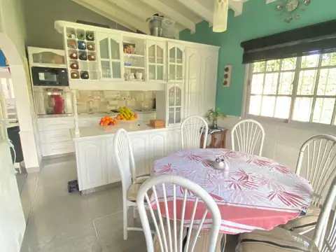 Venta De Casa Con Parque Y Pileta En B° El Cortijo - Malvinas Argentinas