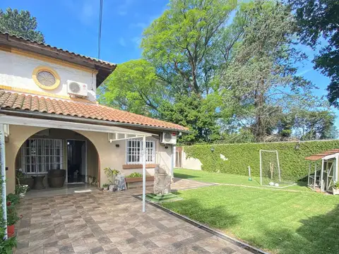 Casa 4 ambientes con 2 baños
