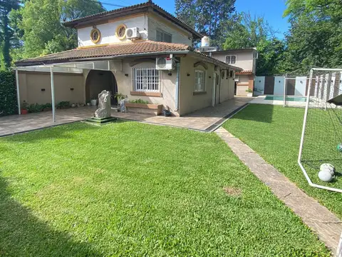 Venta De Casa Con Parque Y Pileta En B° El Cortijo - Malvinas Argentinas