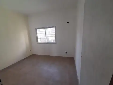 Depto Tipo Casa en Venta en Castelar, USD 85.000