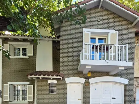 Casa en Venta 4 Dormitorios con Calefacción Central y Patio
