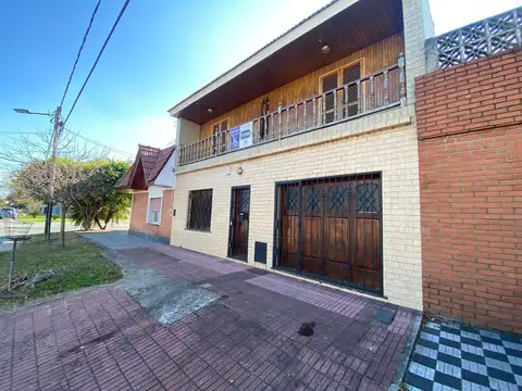 Juan Jose Castelli  al 2300