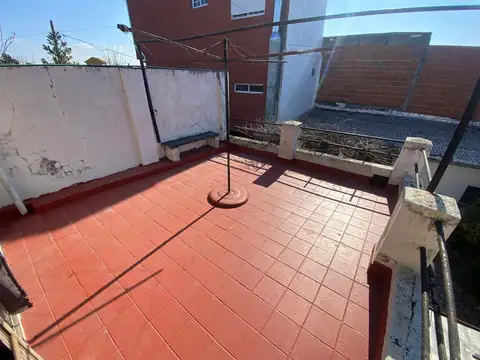 Casa 6 ambientes con 2 baños
