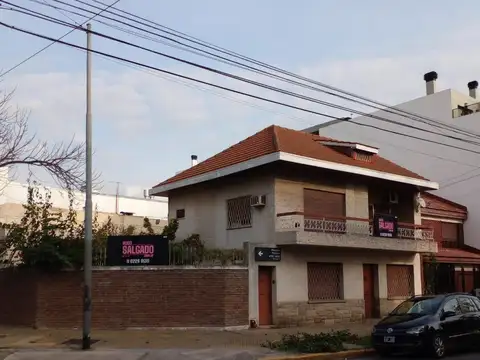 EXCELENTE CHALET EN ESQUINA 5 AMB POSIBILIDAD DE AMPLIACION