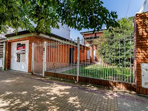 Casa en Venta de 3 dormitorios + Estudio en La Loma, Calle 28 entre 39 y 40 - LA PLATA