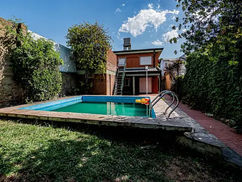Casa en Venta 3 dormitorios más estudio en La Loma -28 entre 39 y 40 - LA PLATA
