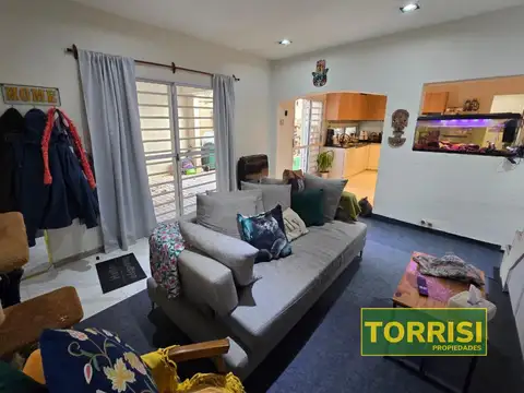 CASA 200m2 5amb LOTE PROP TERR PATIO COCH YAPEYÚ 500 ALMAGRO