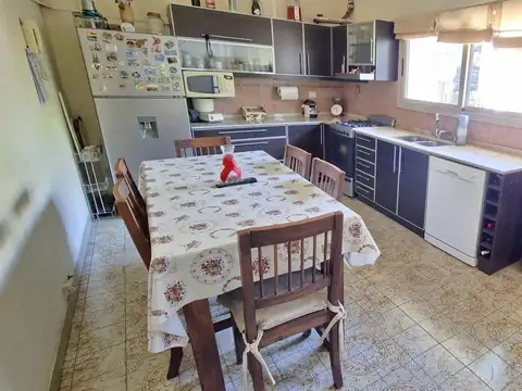 Amplia y luminosa casa de 4 ambientes en Florida