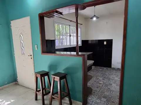 Casa de 4 amb. con quincho y entrada p/ auto en alquiler y venta | Berazategui