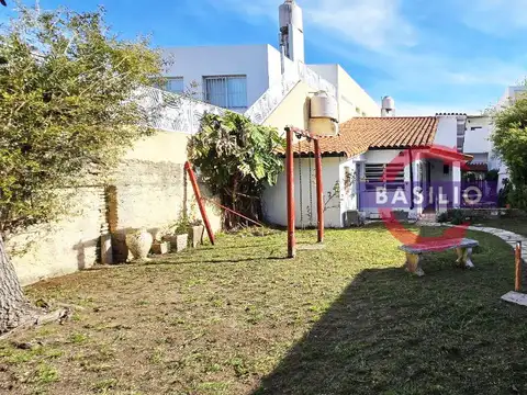 VENTA | CASA MULTIFAMILIAR CON GRAN FONDO Y COCHERA PASANTE – CARAPACHAY